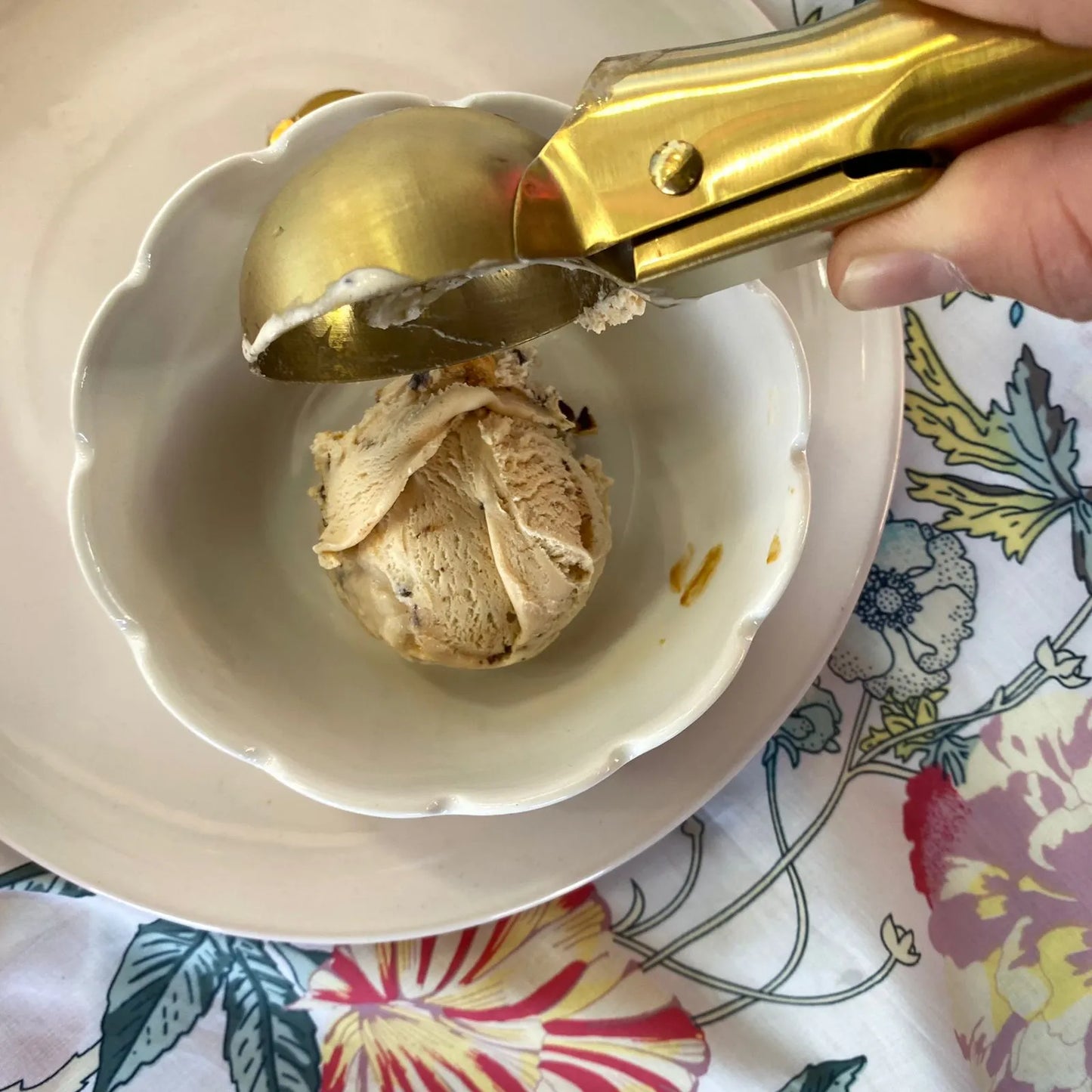 Cuchara helado dorada