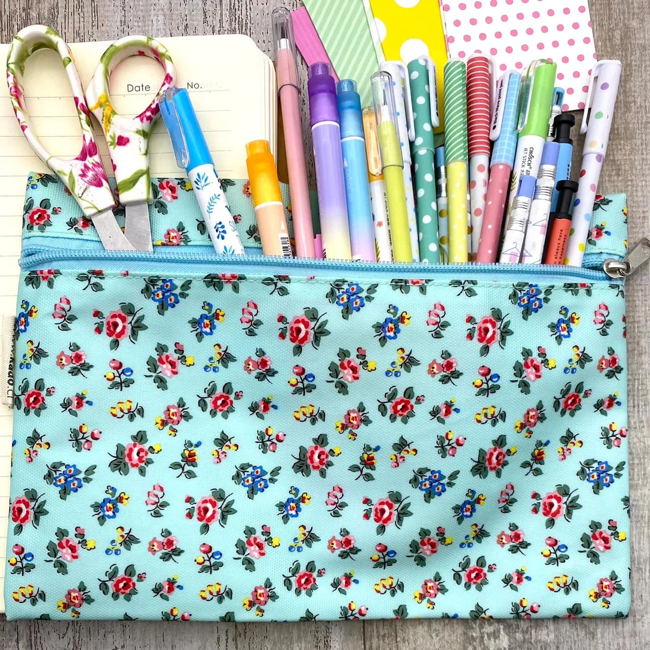 Estuche plano de hule calipso florcitas