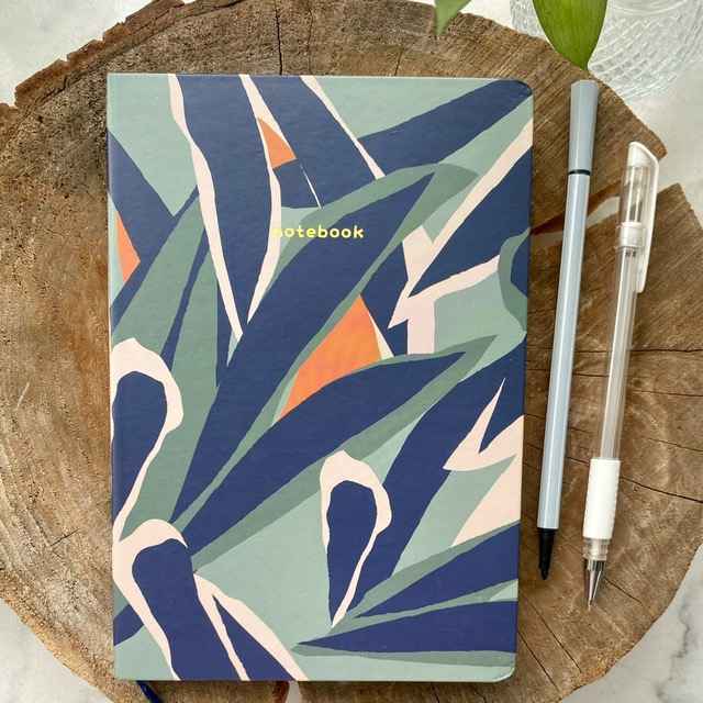 Libreta tapa dura diseño de hojas en color azul y verde