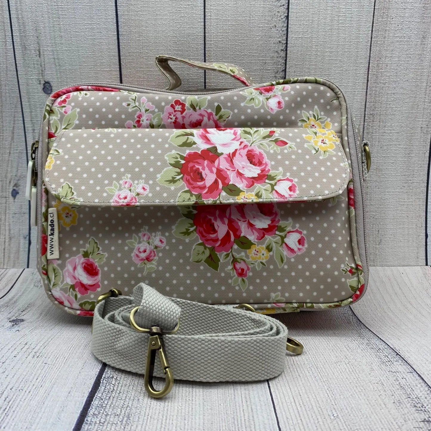 Lonchera de hule con bolsillo beige puntos