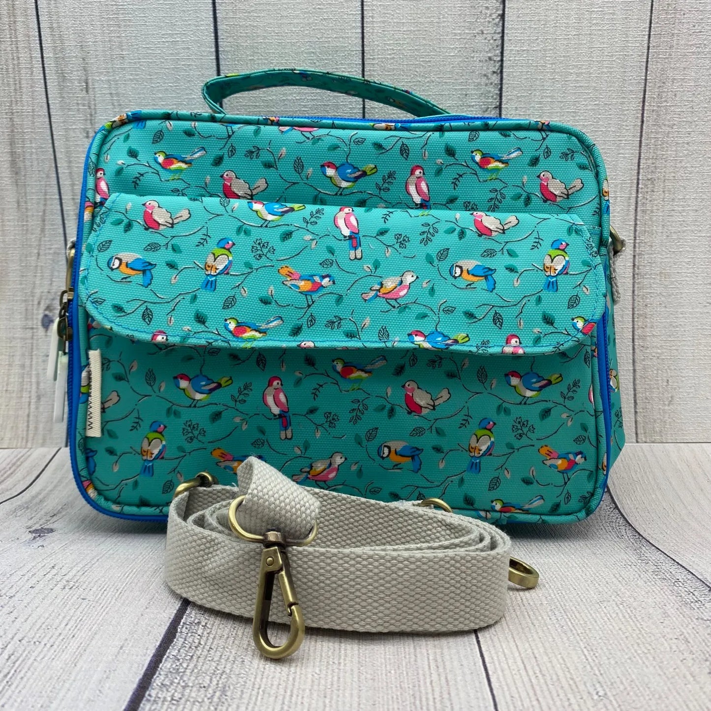 Lonchera de hule con bolsillo verde pajaritos