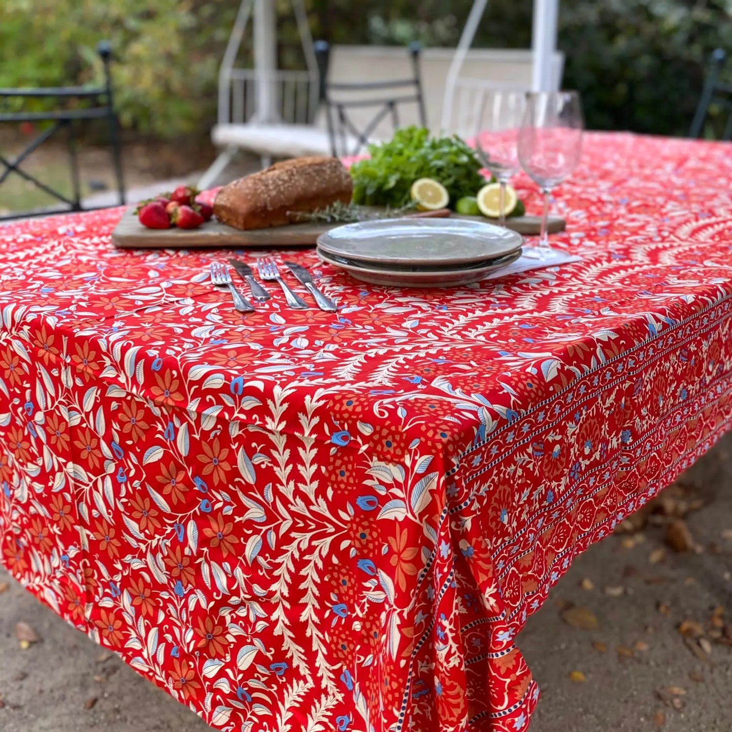 Mantel género rojo flores