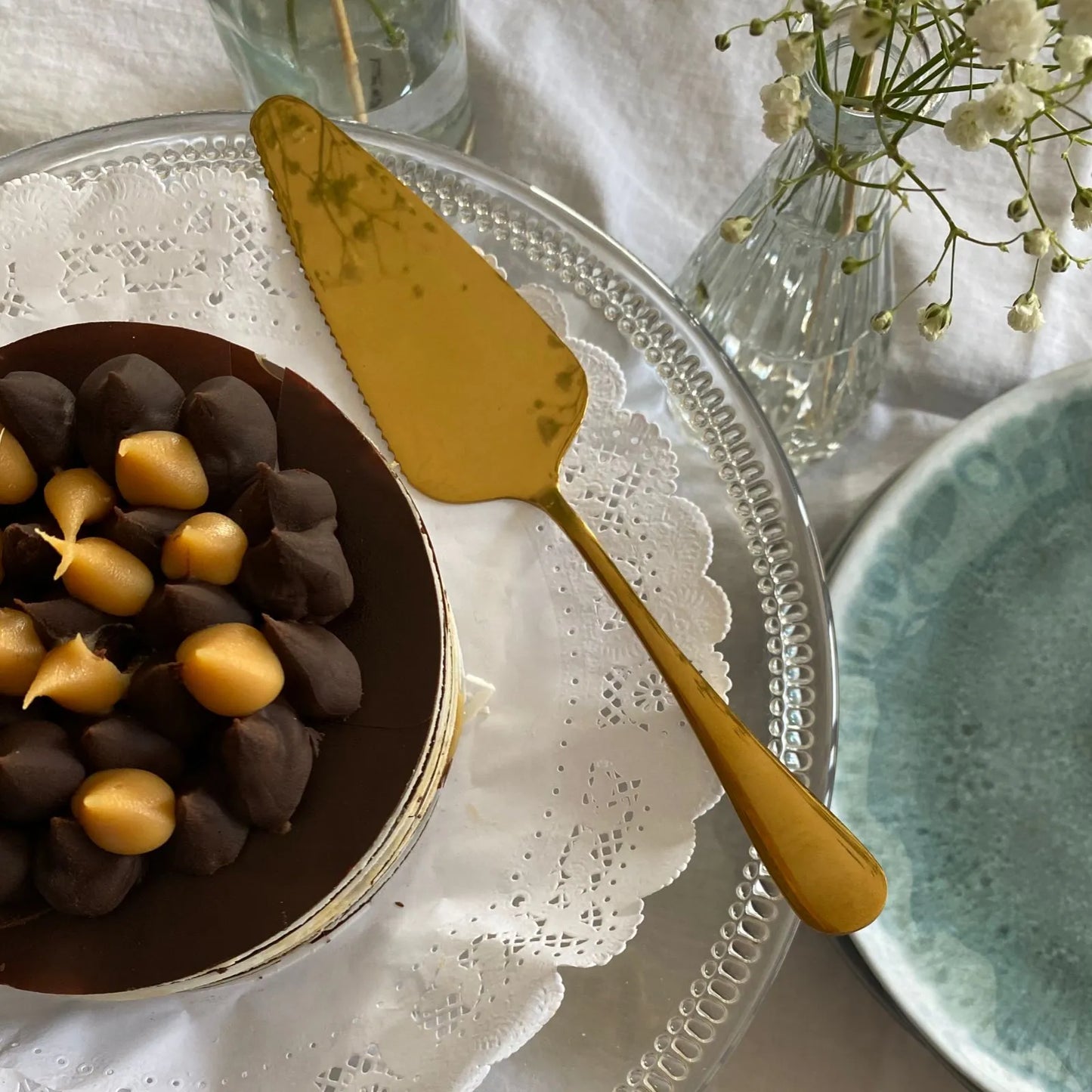Paleta para torta dorada