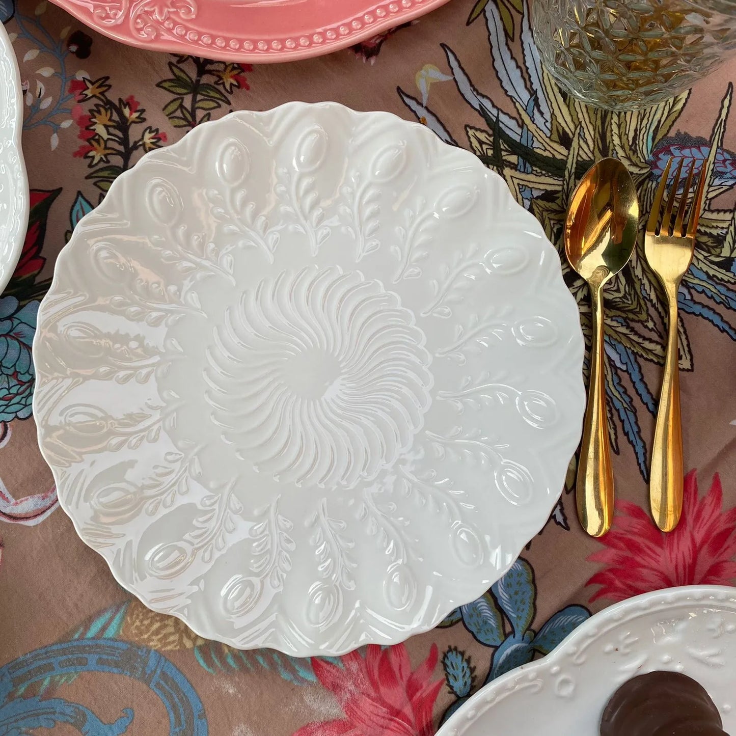 Plato blanco M pavo real