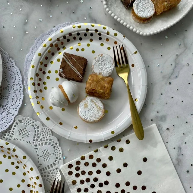 Platos cumpleaños blancos puntos dorados