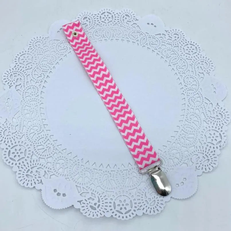 Porta chupetes rosados chevron