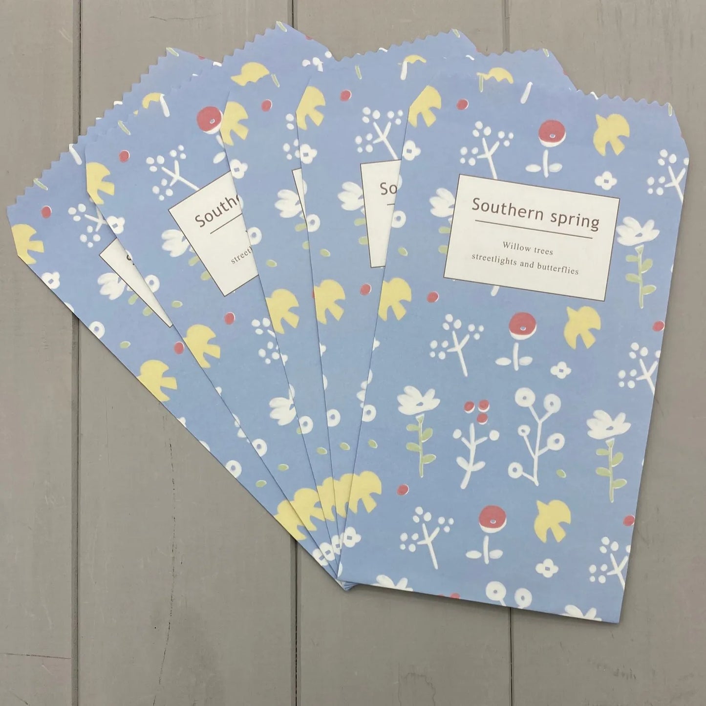 Set 5 bolsitas papel diseño celeste pájaros y flores