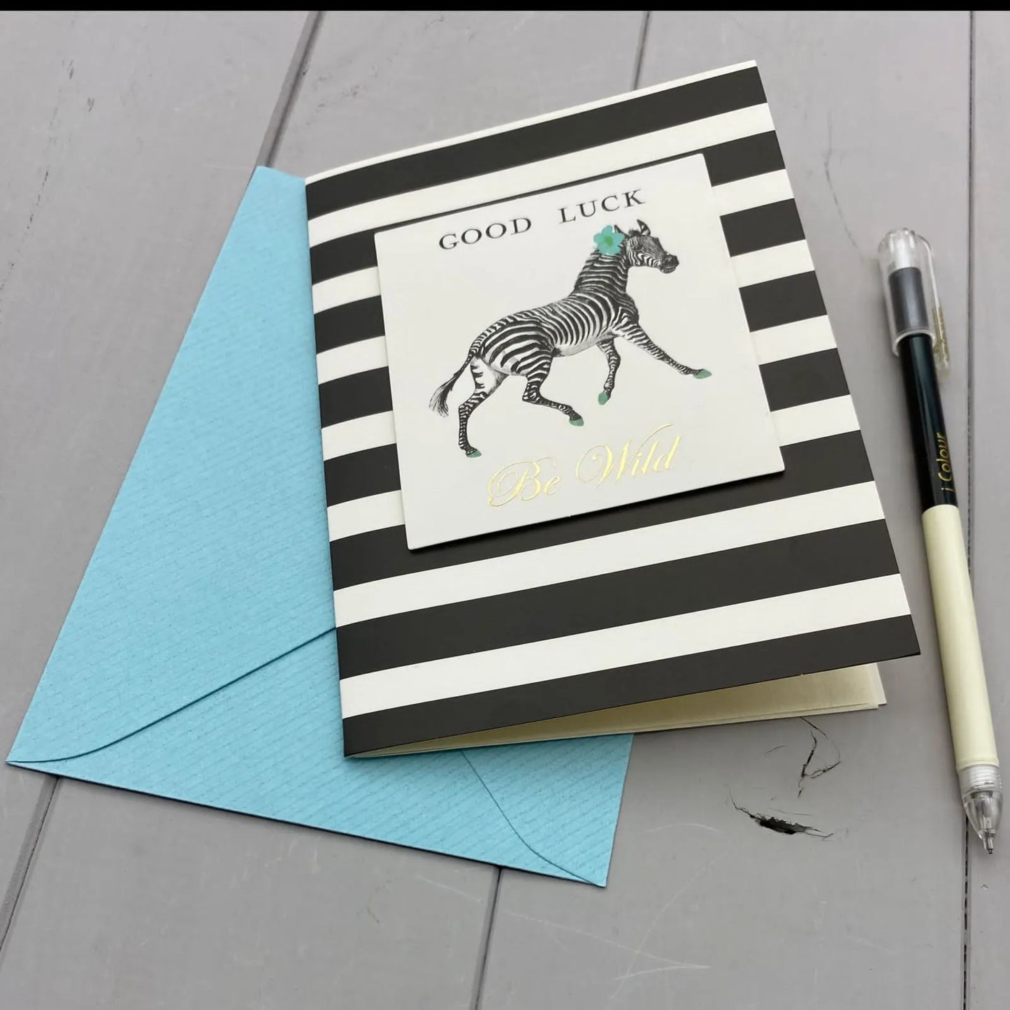 Tarjeta con sobre M zebra