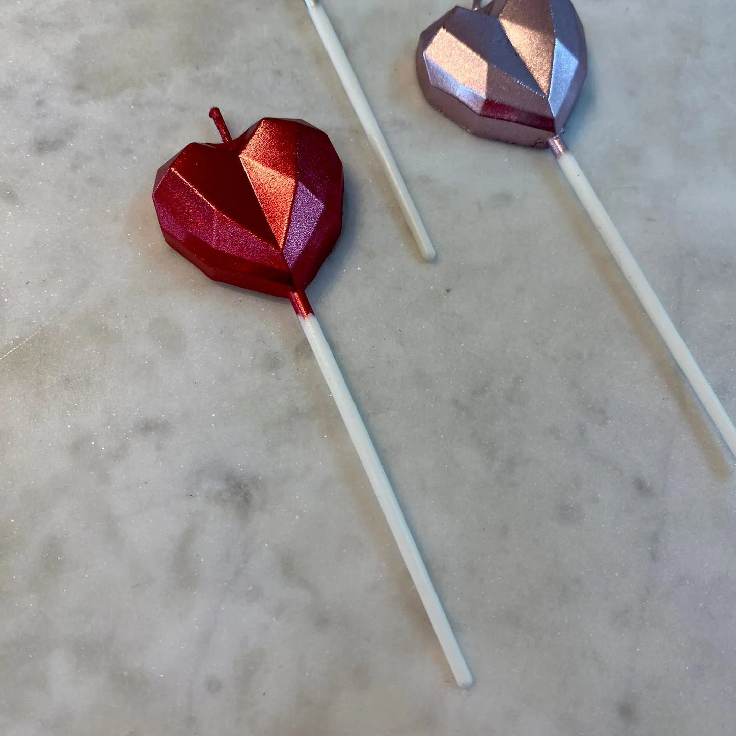 Vela geométrica corazón roja
