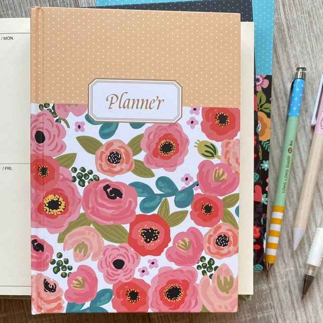 Agenda universal con diseño de flores en color damasco