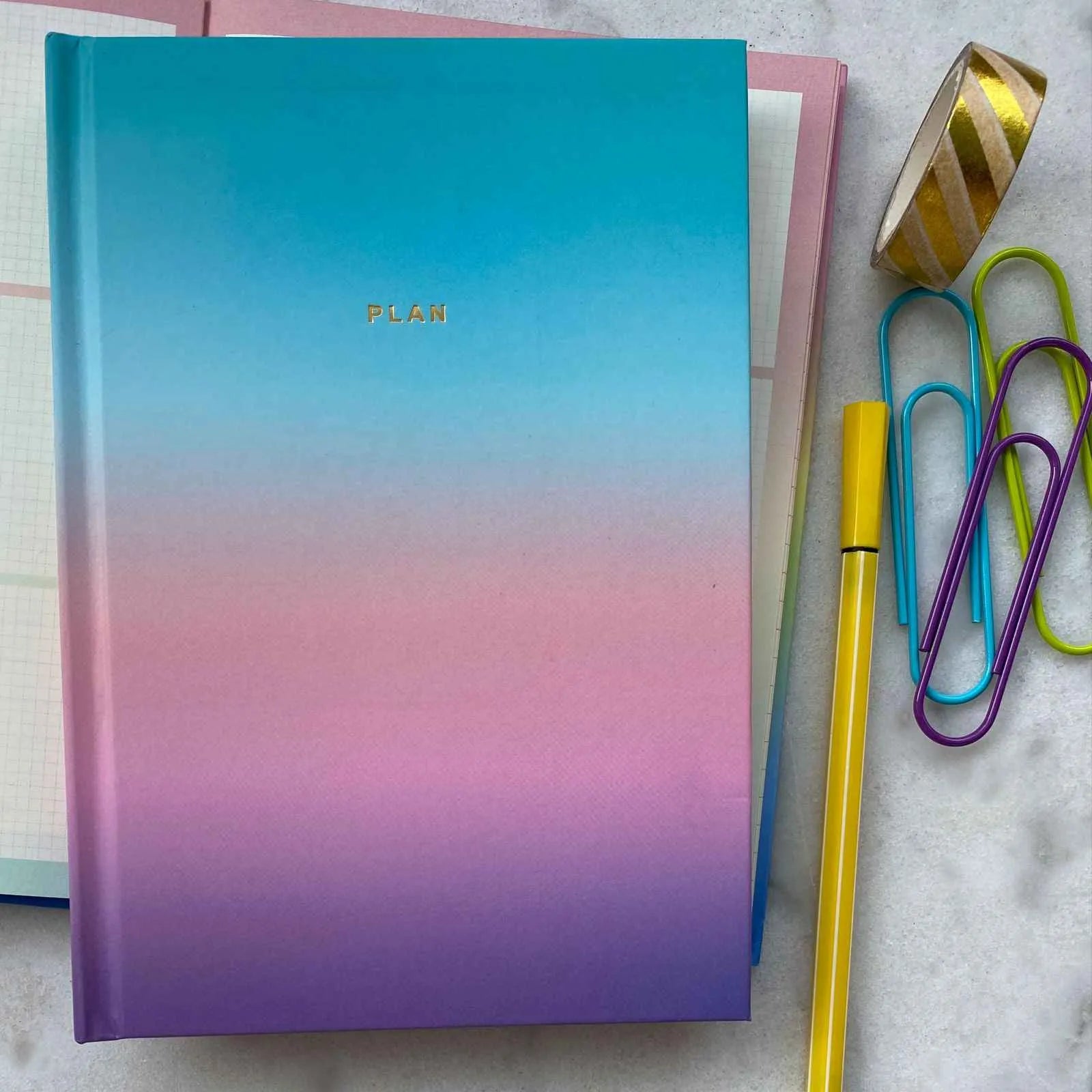 Agenda universal colores degradé calipso a lila