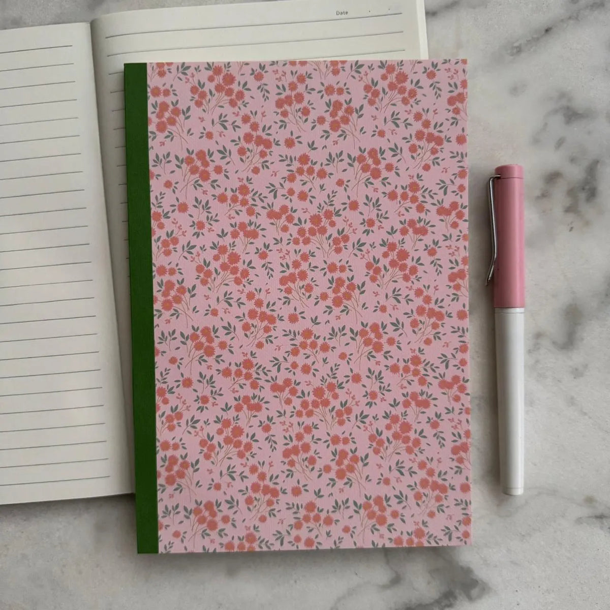Cuaderno M cinta florcitas