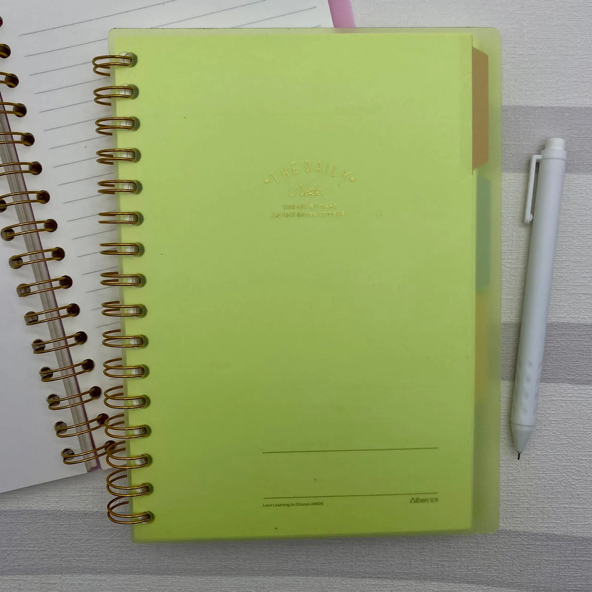 Cuaderno espiral con separadores