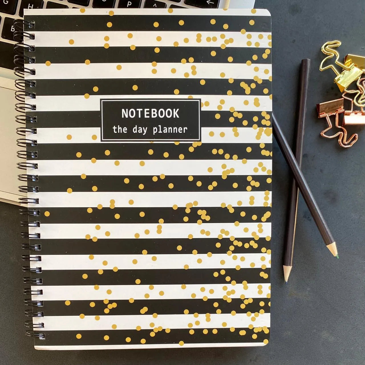 Cuaderno espiral tapa dura blanco y negro rayas