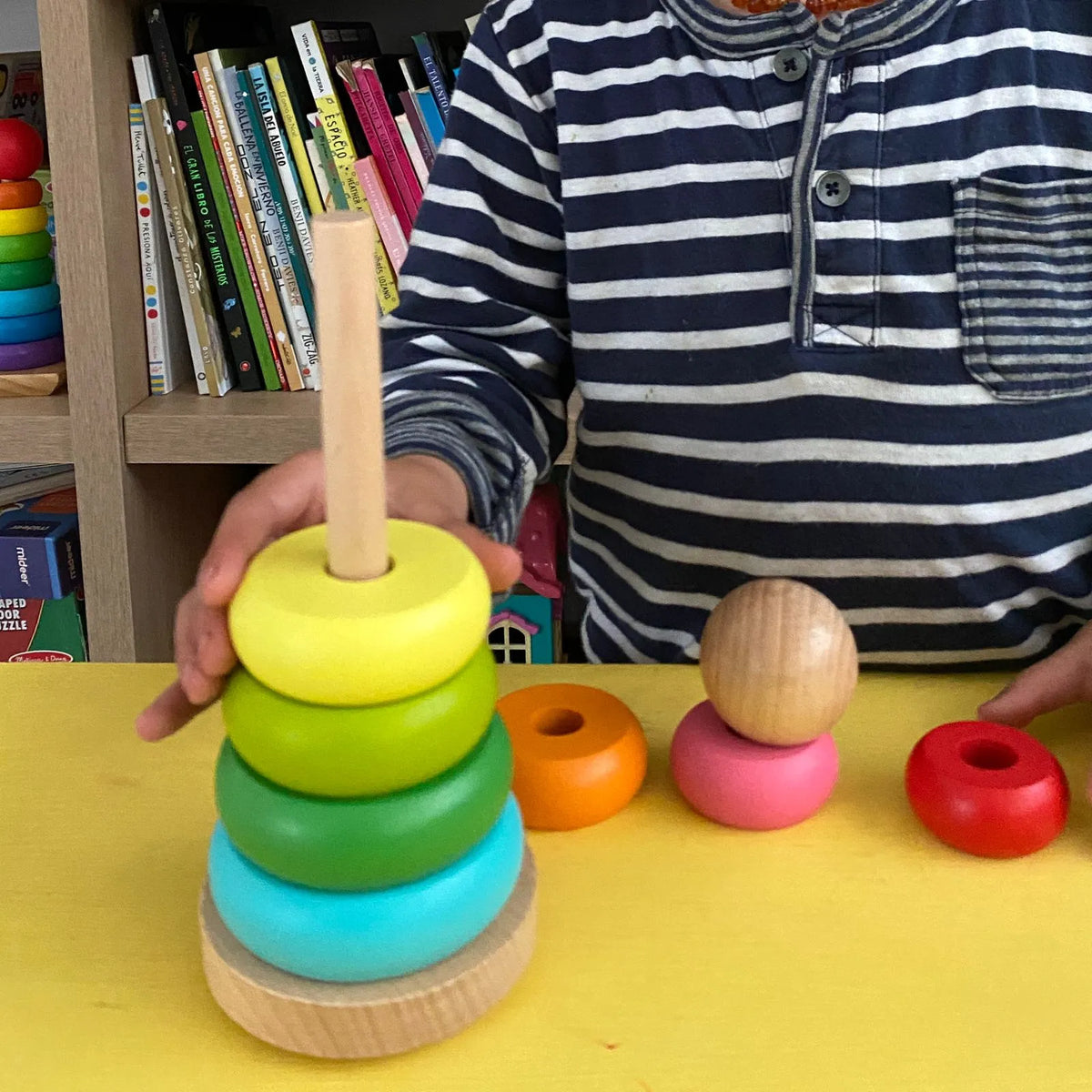 Torre de Bloques para Apilar y Encajar Multicolor Playgro