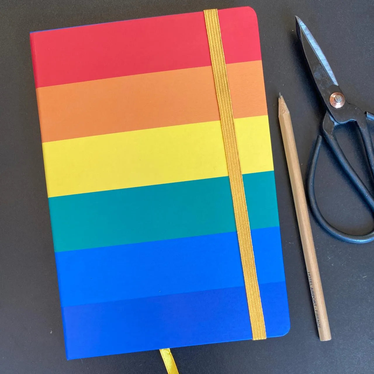 Libreta M tapa dura arcoíris colores
