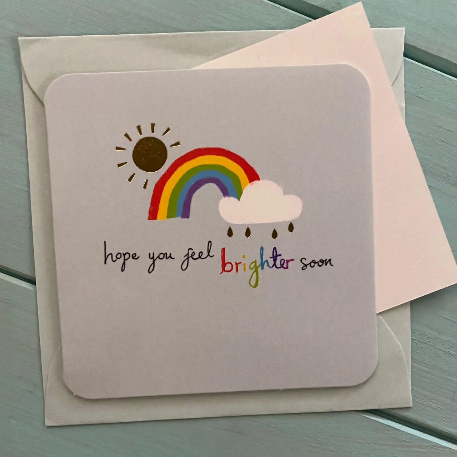 Mini tarjeta sobre color arcoíris