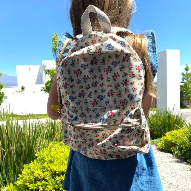 Mochila de hule S blanca florcitas