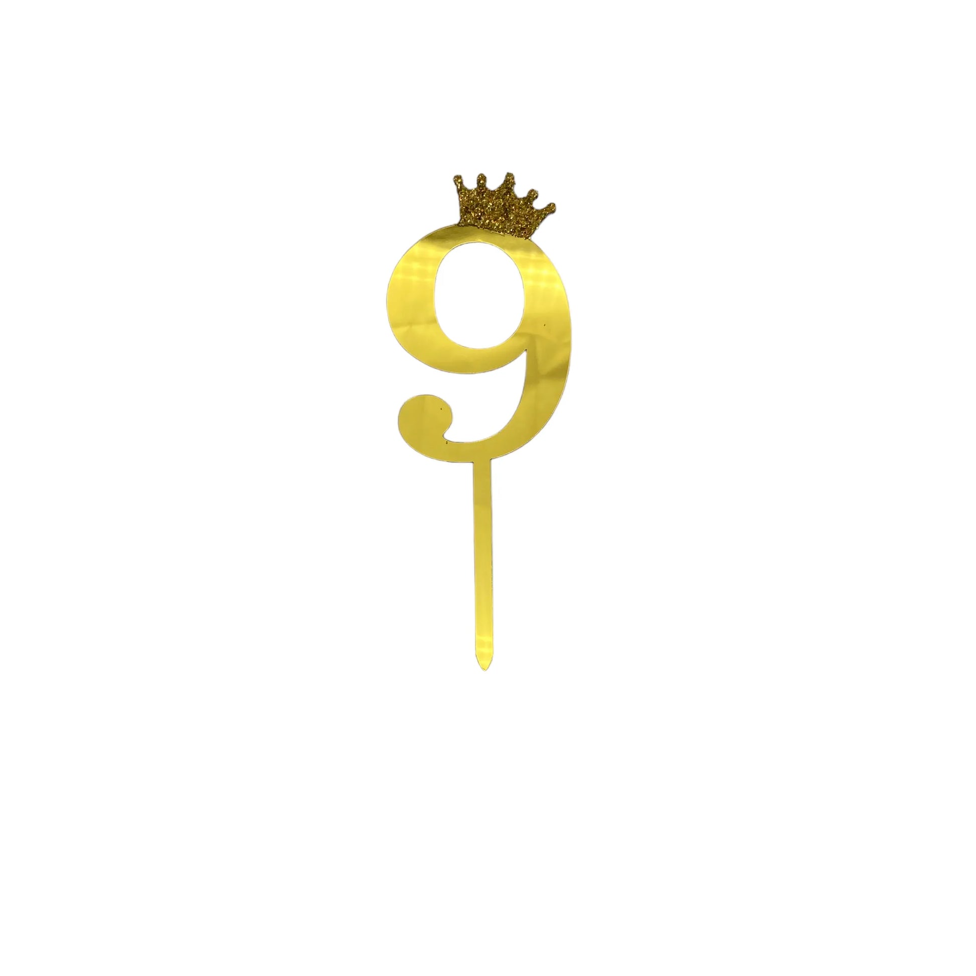 Número con corona dorado nueve