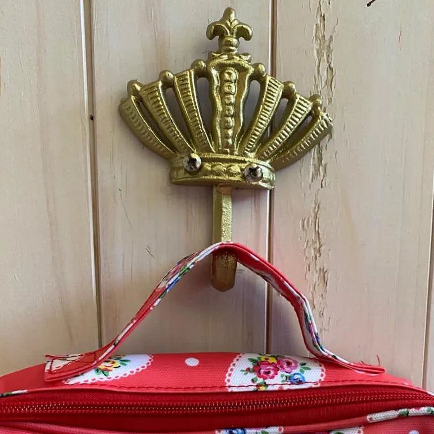 Percha dorada corona diseño 3