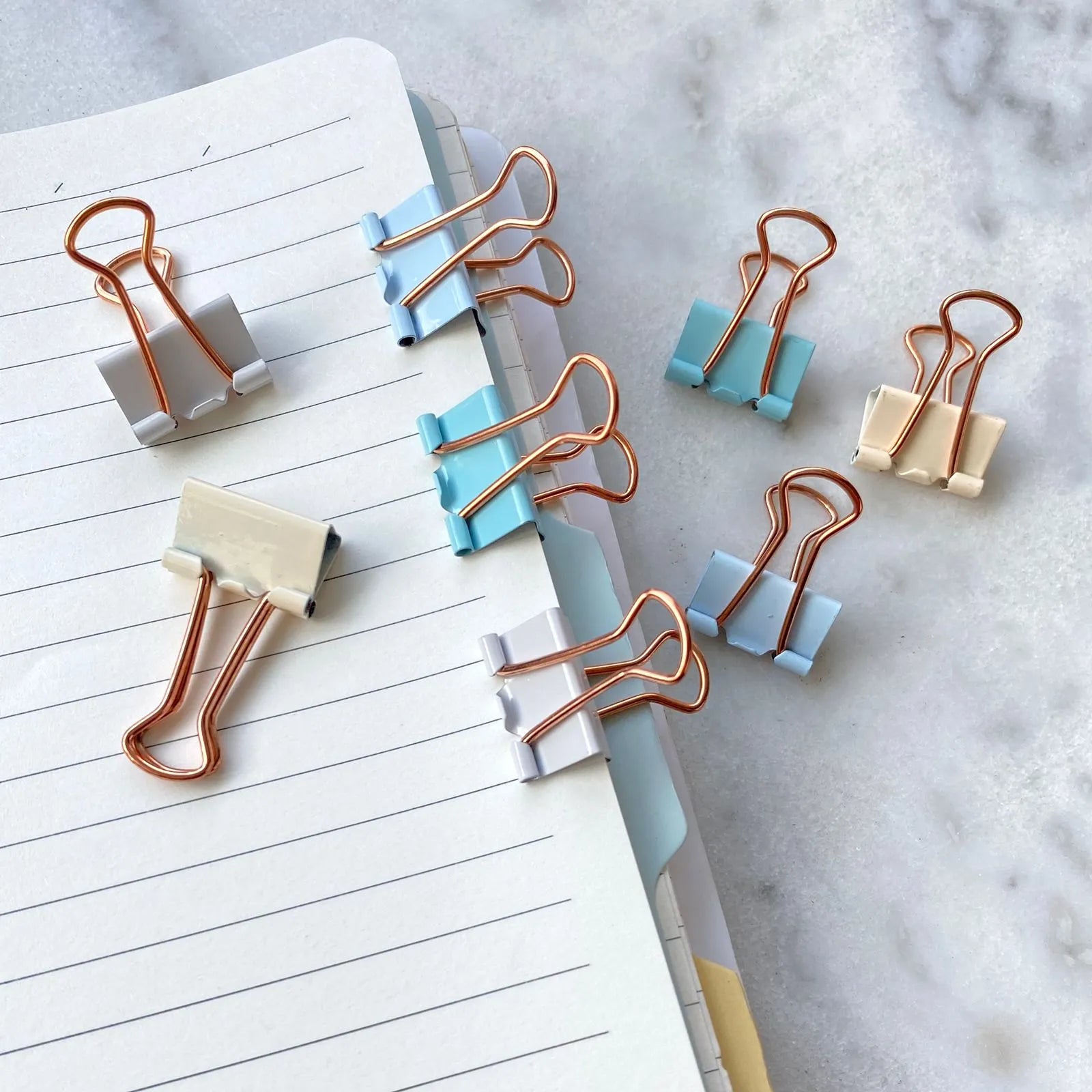 Set binder clips color