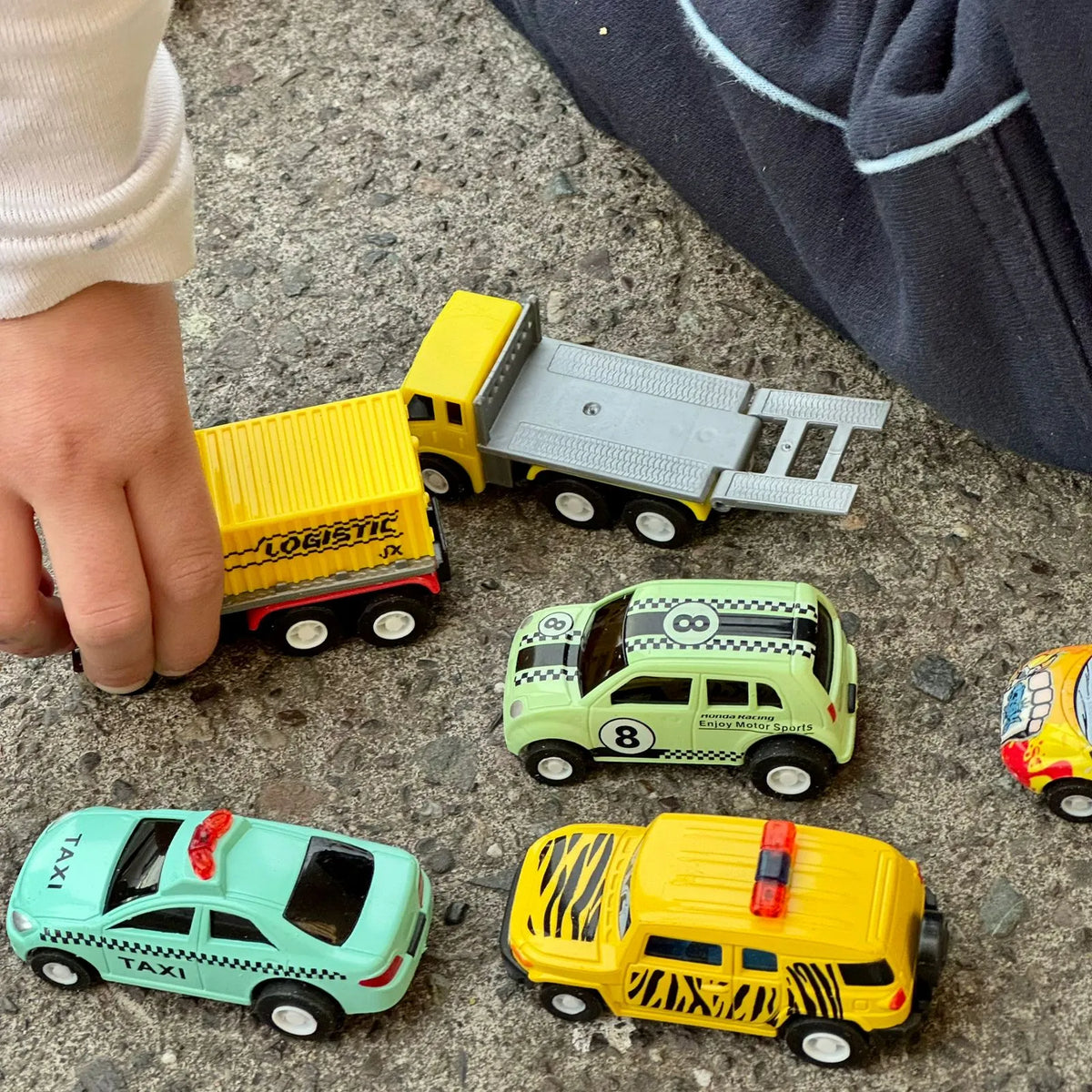 Set de 8 mini autitos