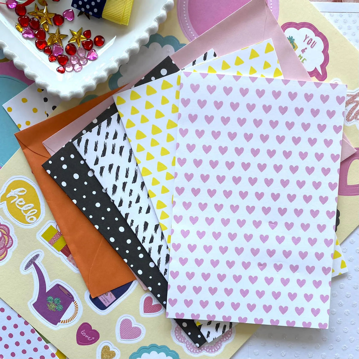 Set para armar tarjetas corazones y puntos